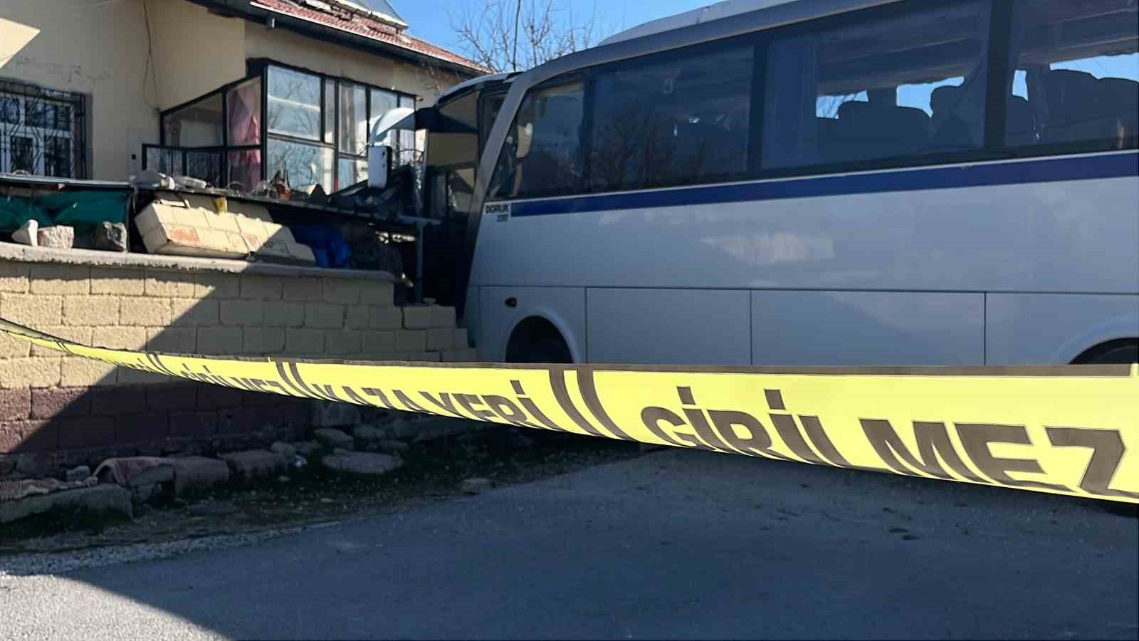 Konya'da servis aracı belediye otobüsüyle çarpıştı: 20 yaralı
