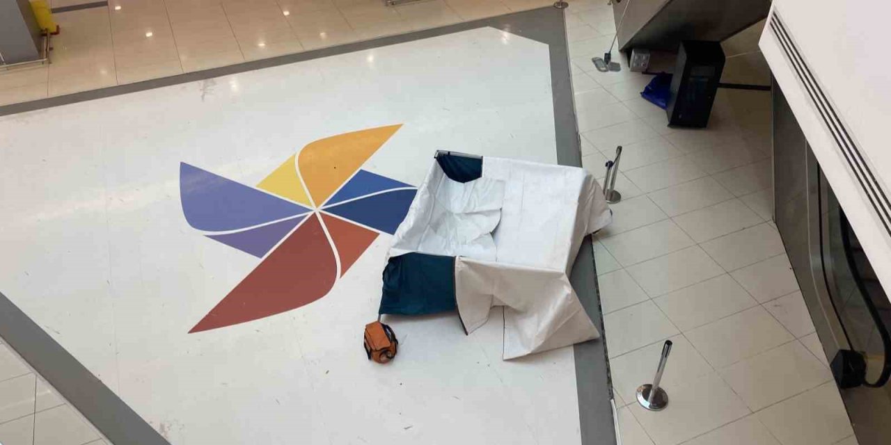 AVM’de esrarengiz ölüm