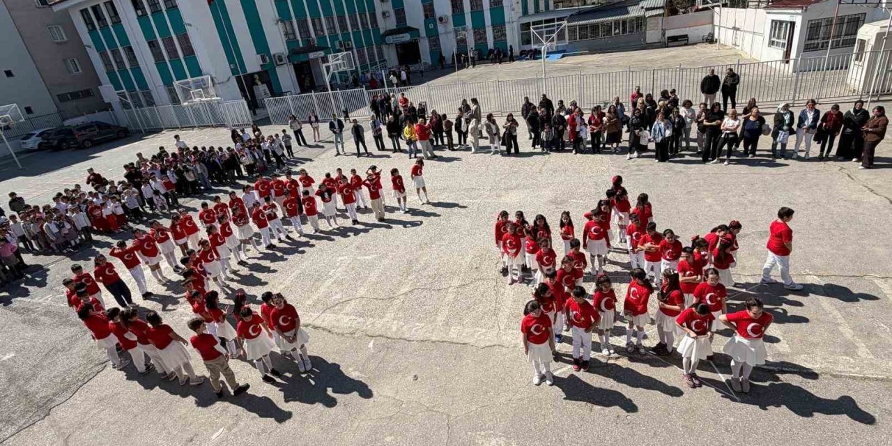 İstiklal Marşı’nı işaret diliyle okudular