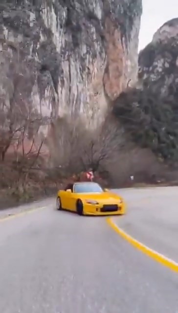 Drift atan otomobil, sosyal medya devriyesine takıldı