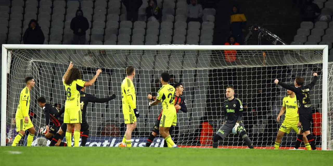 Fenerbahçe’ye ilk yenilgiyi eski futbolcuları tattırdı