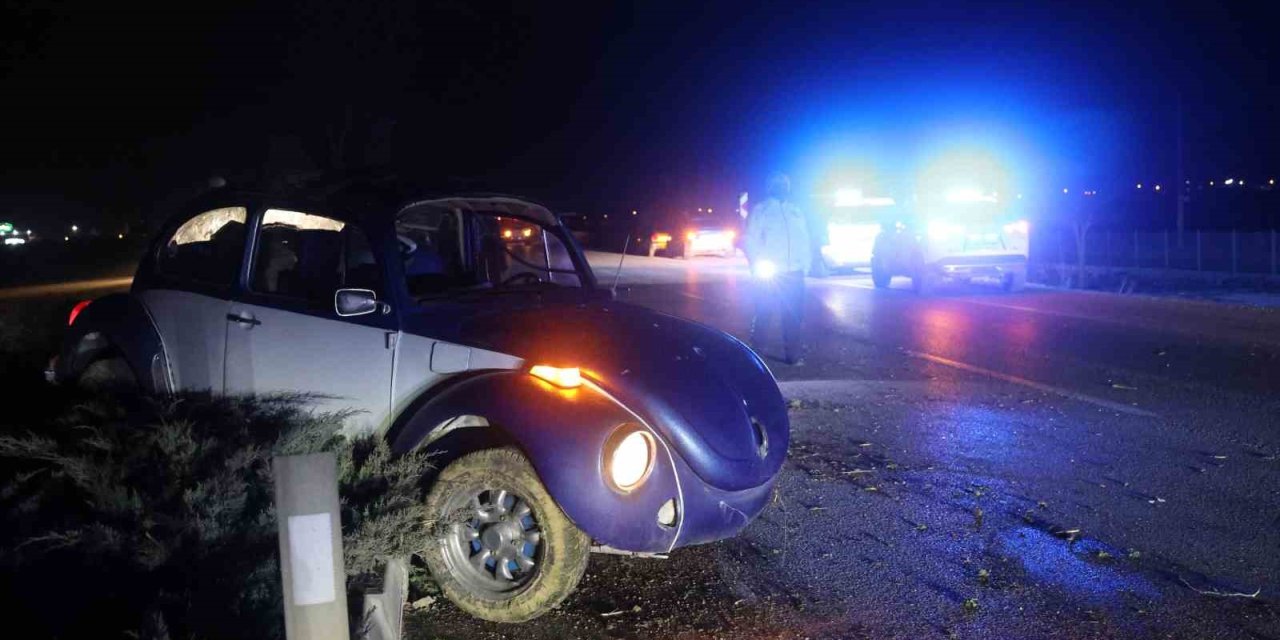 Meram’da gece kazası! Kontrolden çıkan araç takla attı