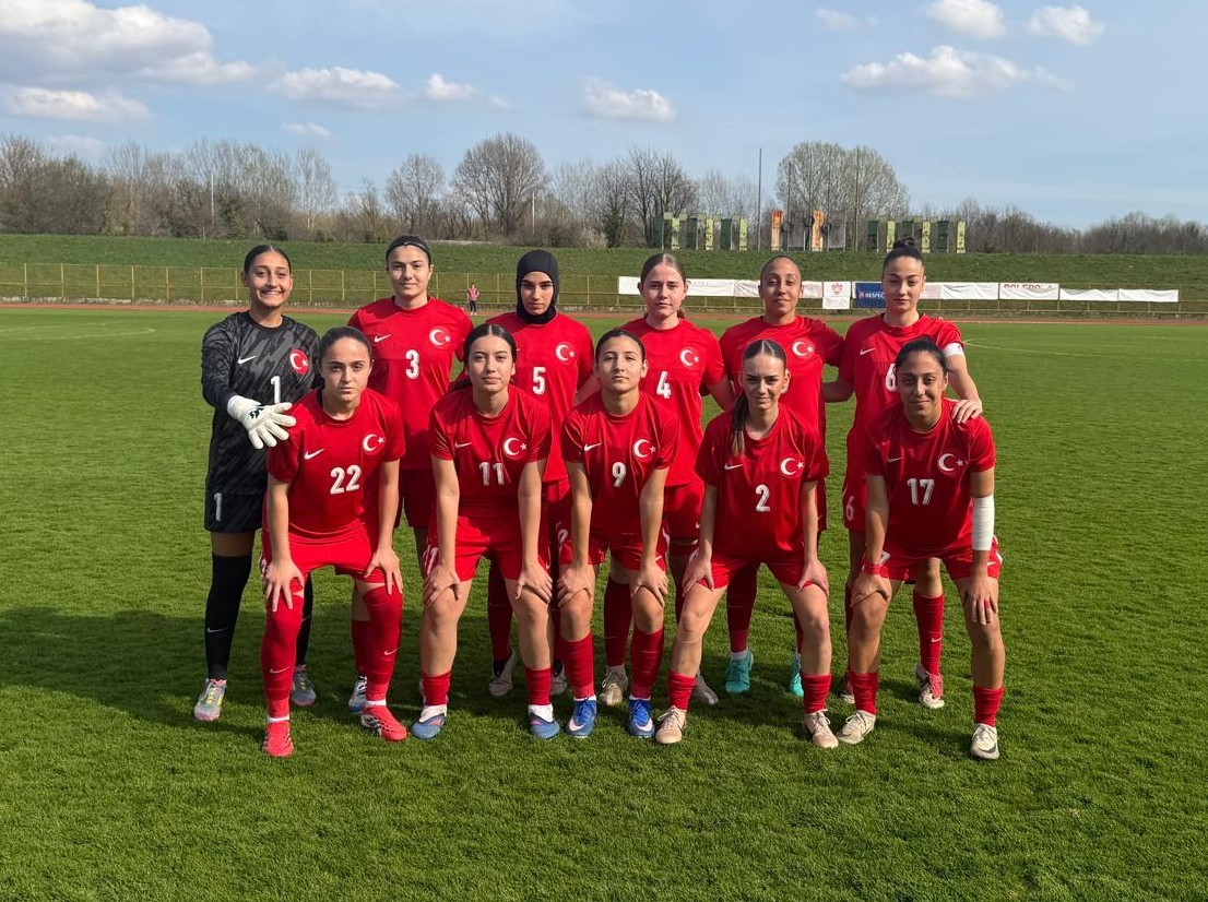 Kızlar İtalya karşısında