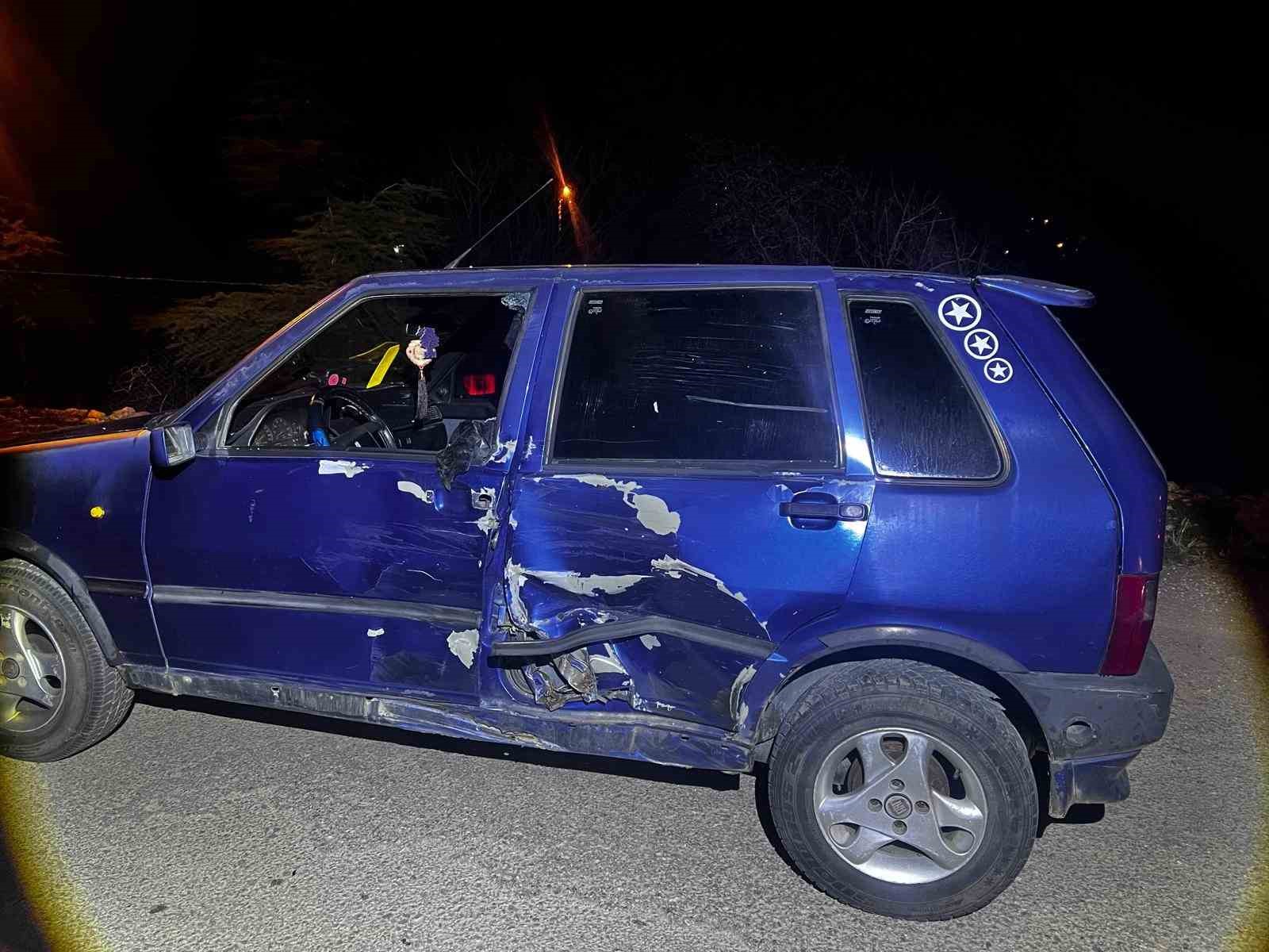 Bolvadin'de yaşanan kazada otomobil perte çıktı