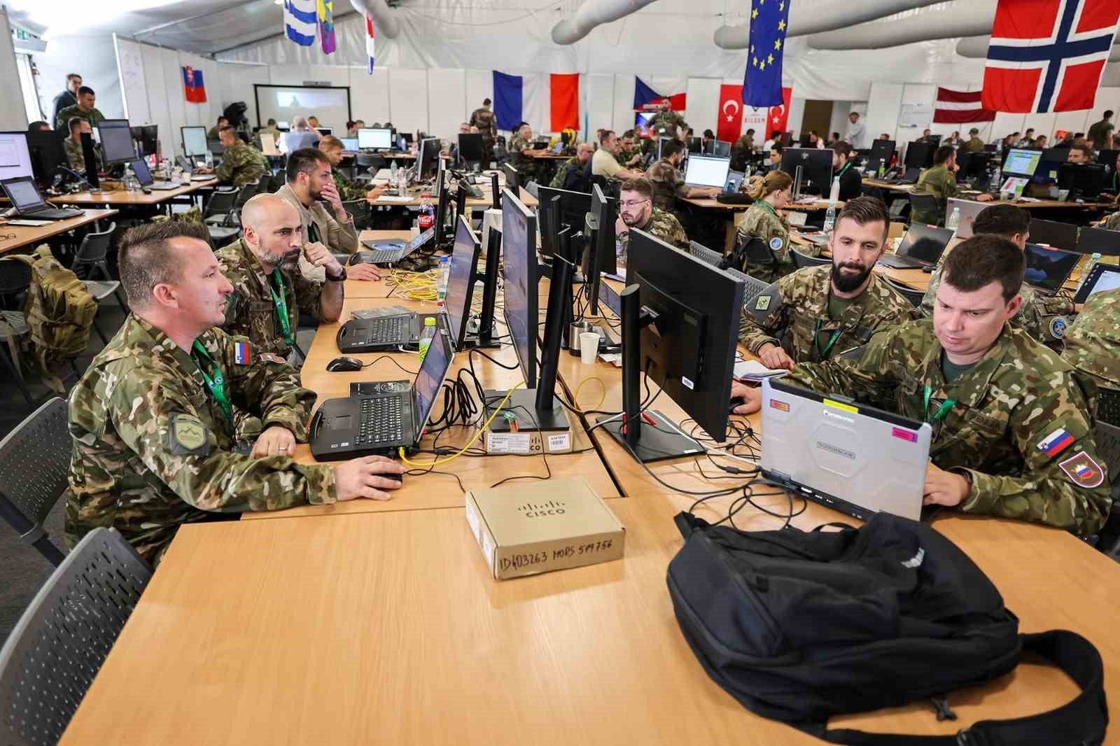 NATO Türkler'e emanet