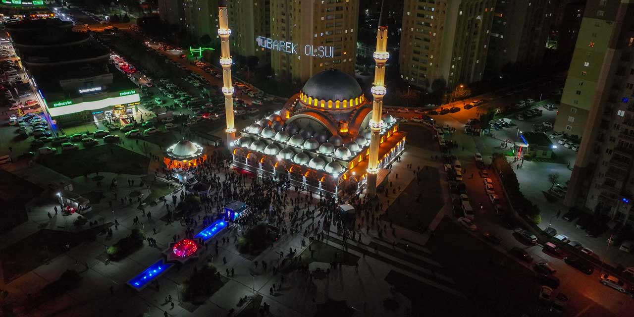 Selçuklu Merkez Camii’nde Bin Aydan Hayırlı Geceye Yoğun İlgi