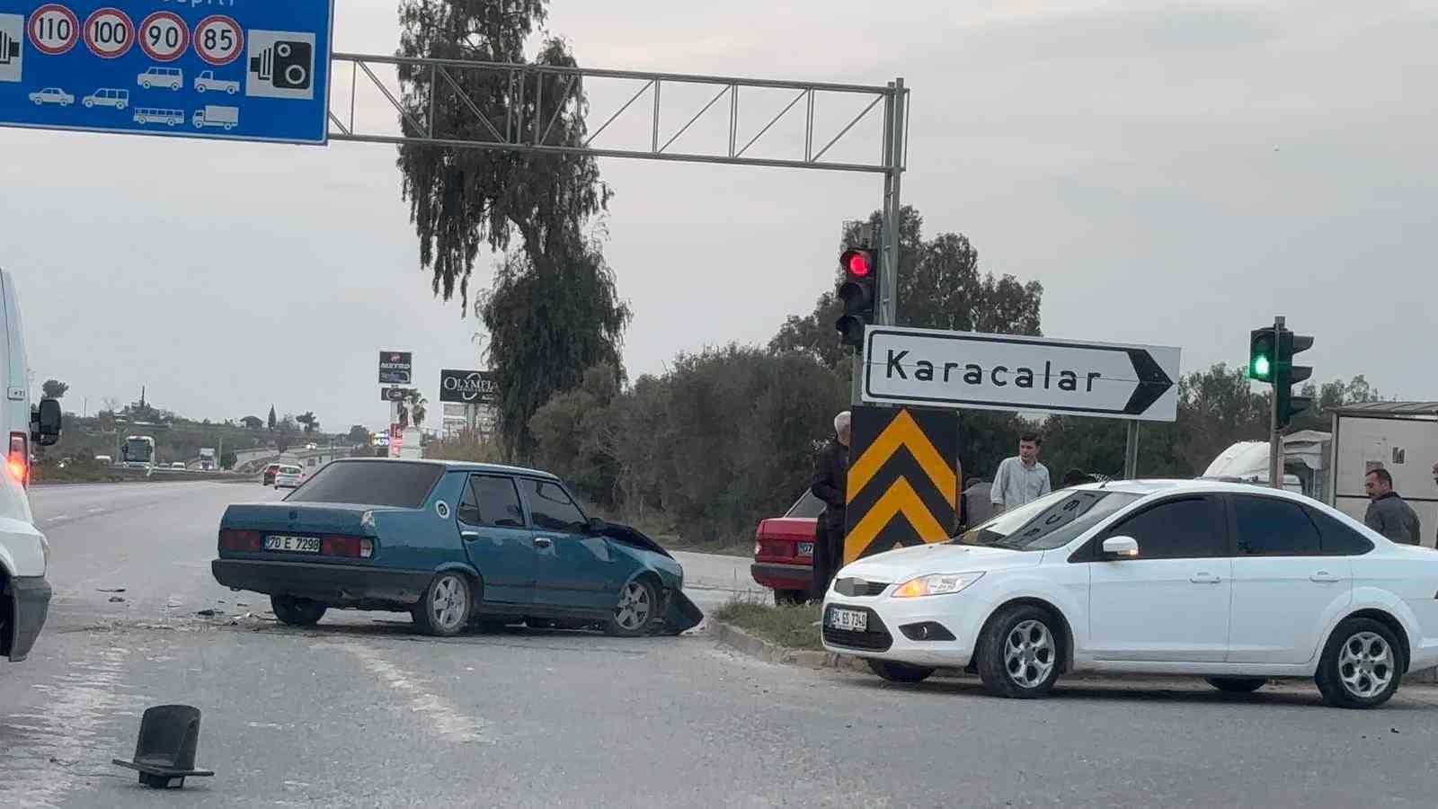 Karaman plakalı TOFAŞ Manavgat'ta kaza yaptı