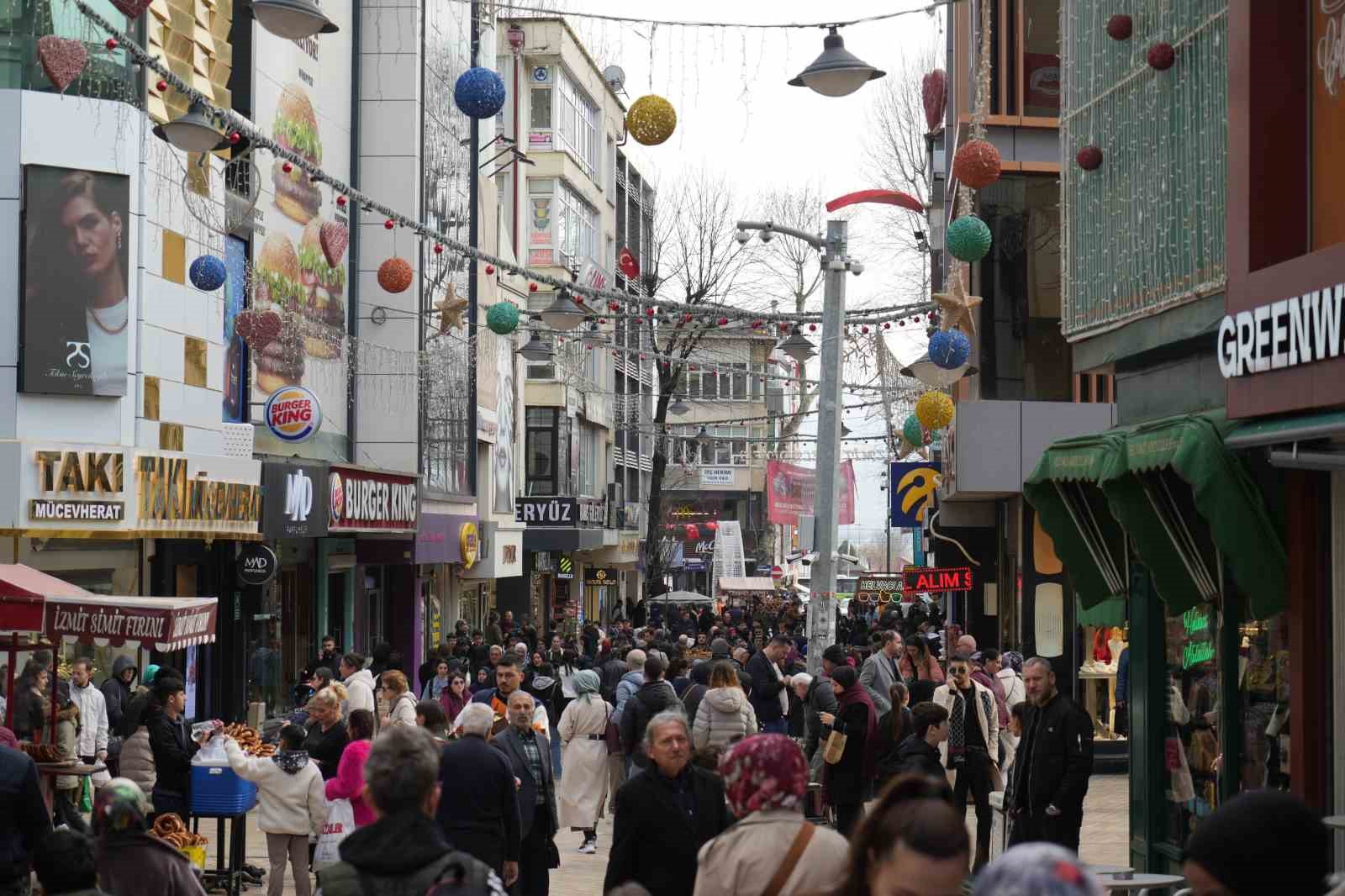 Sokakta adım atacak yer kalmadı! Kocaeli alışverişte