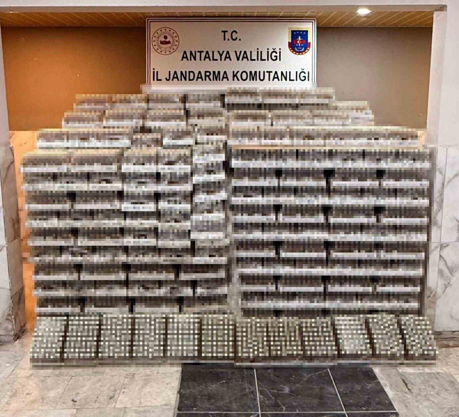 Antalya’da otelin 2 deposunda 5 bin litre kaçak ve sahte içki ele geçirildi