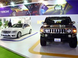 LPG’li Hummer ve Mercedes C 180 fuarda görücüye çıktı