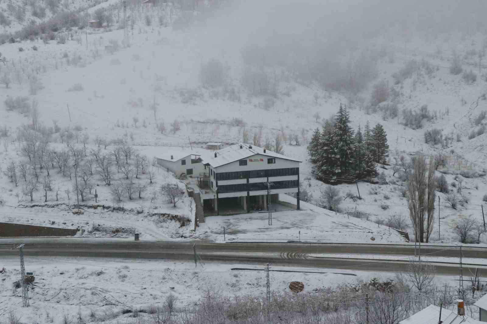 Konya'da bir ilçe beyaza büründü
