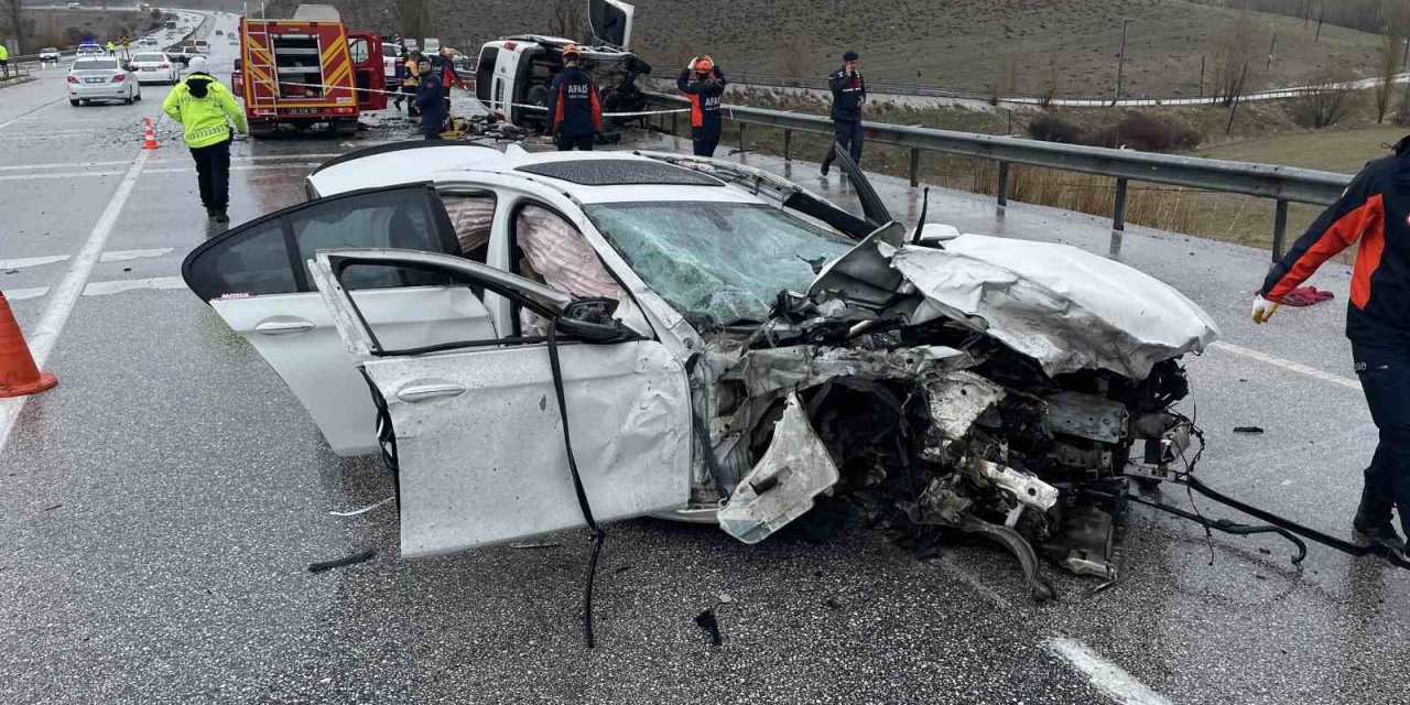Konya'da baba ve oğlunu hayattan koparan kaza