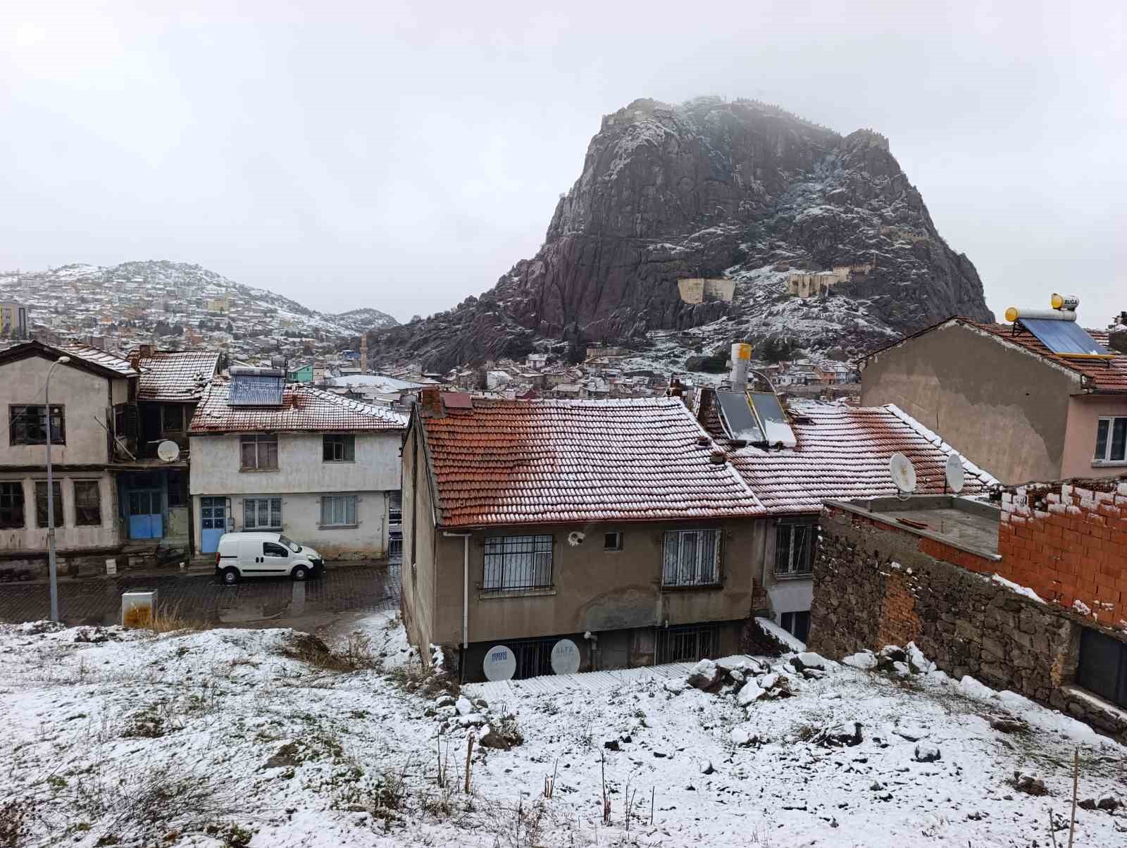 Afyonkarahisar’a kar yağdı