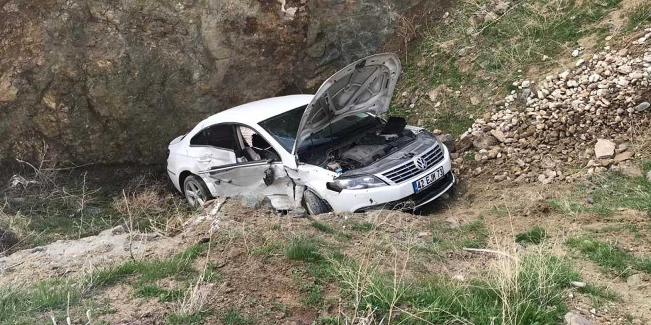 Kontrolü kaybedip park halindeki araca çarptı! Uçurumdan aşağı düştü ancak durdu