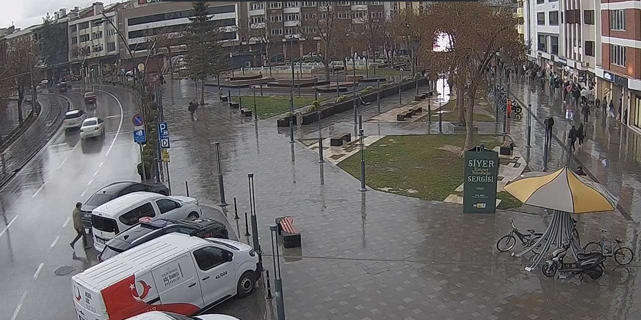 Konya'da yağmur buluttan yere böyle indi!