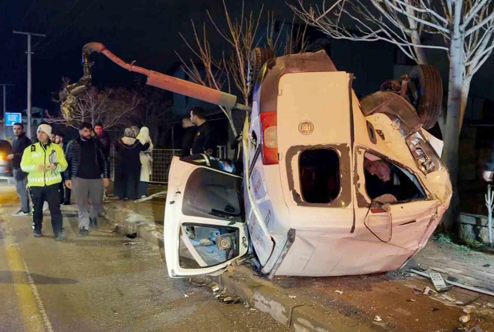 Aksaray Şehir merkezinde araç takla attı