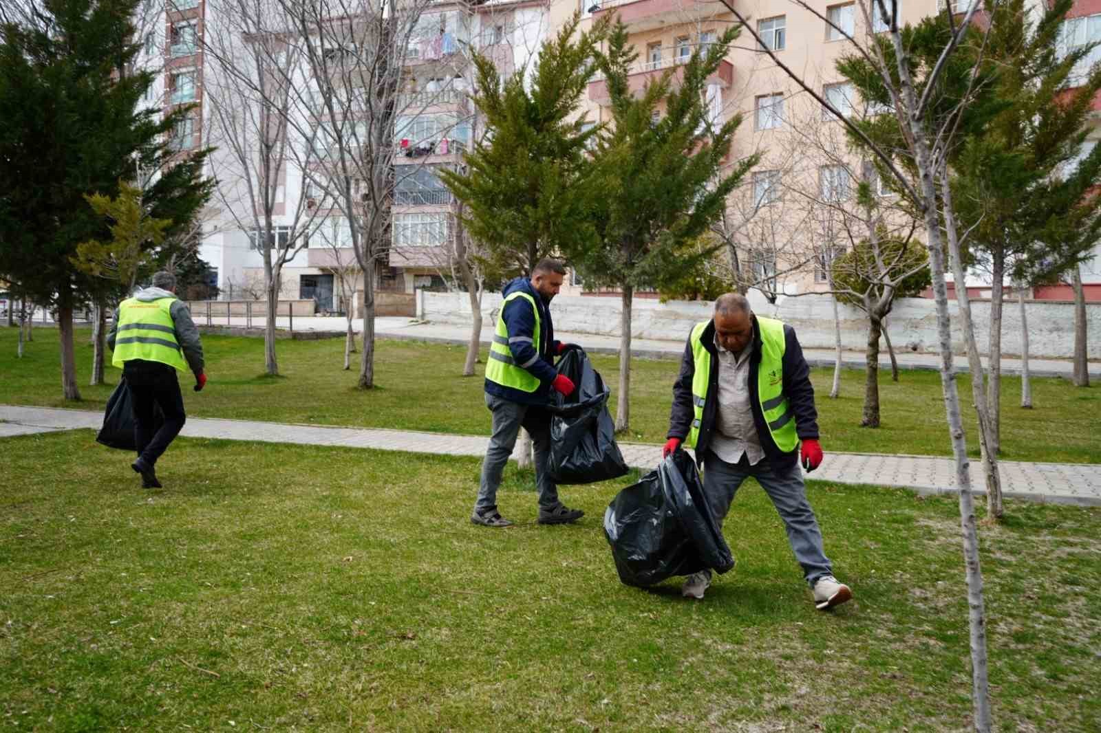 Yağışlar iyi gitti Niğde yeşil alanları temizledi