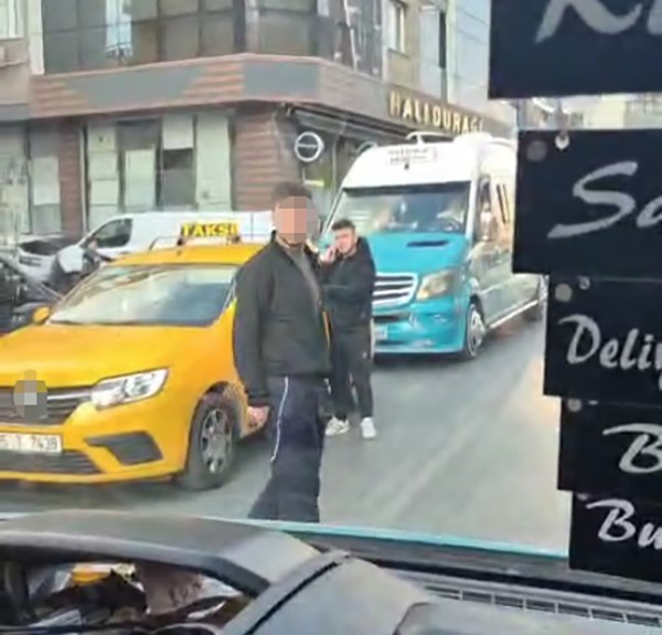 Buca'da dolmuş karıştı! İddia sahibi genç kız herşeyi kaydetti