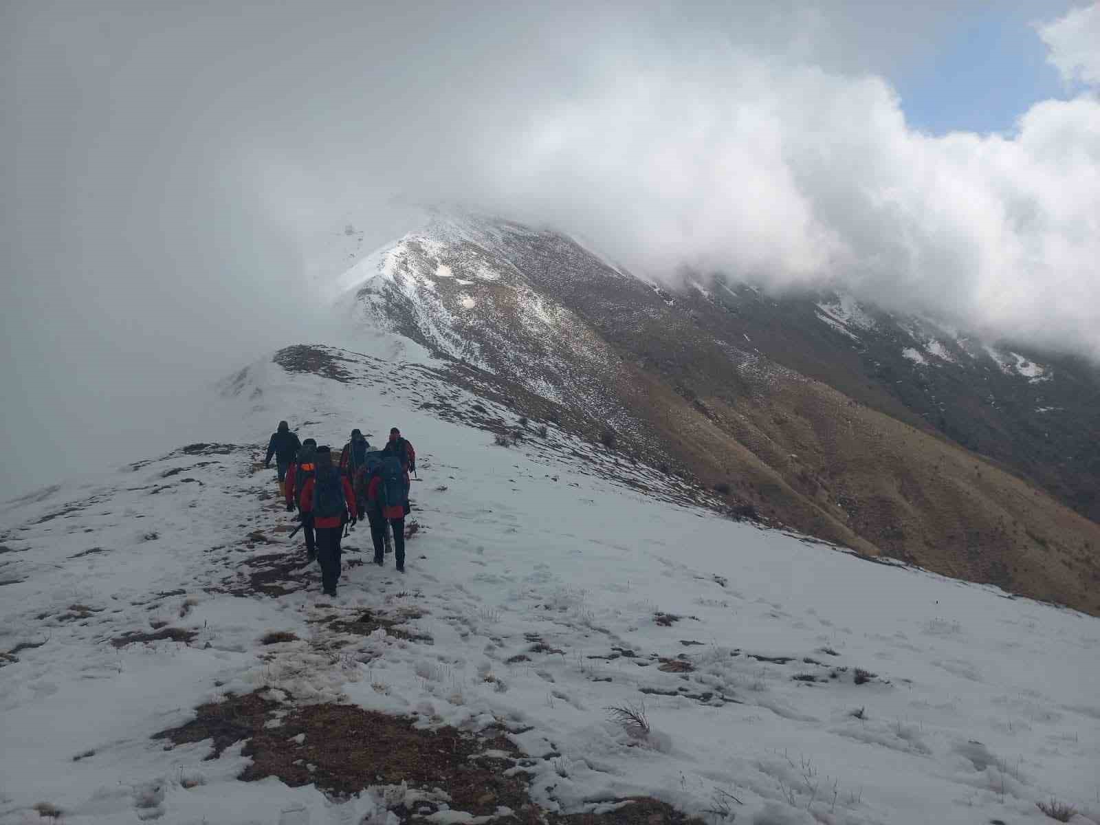 Dağda kayboldu bağ evine sığınıp hayatta kaldı