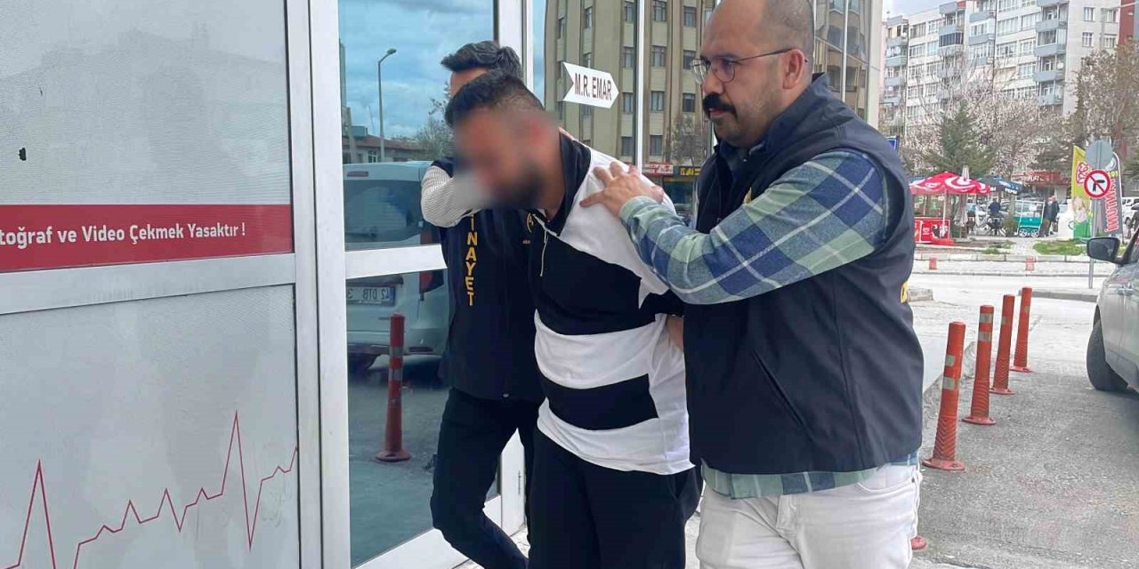 Konya’da Evlat Dehşeti! Babasını Boğup Bir Gün Cenazesiyle Bekledi