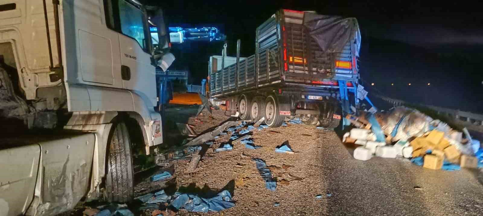 Akseki'de gece trafik durdu