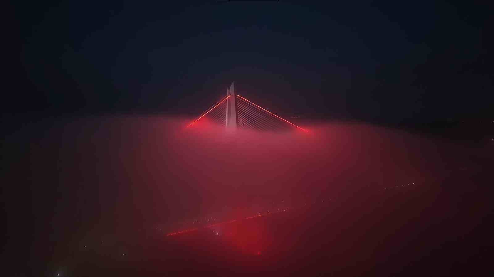 Köprüden bakınca sis görünüyor! Sise bakınca köprü görünmüyor