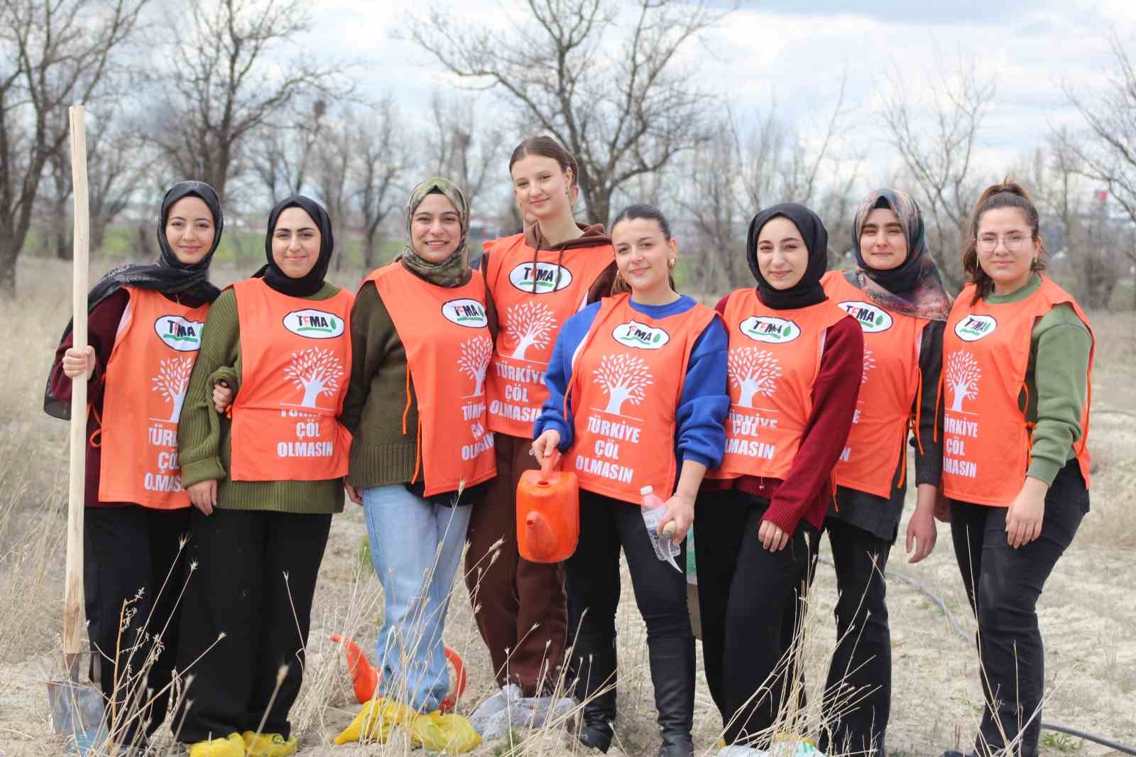 Konya'da karınca mücadelesi! Erozyon sürüyor ağaç dikimi devam ediyor