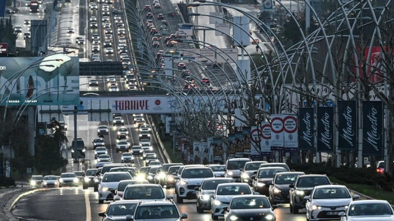 Zamlar Cep Yaktı Ama Trafik Değişmedi! Ankara’da Araç Seli Sürüyor