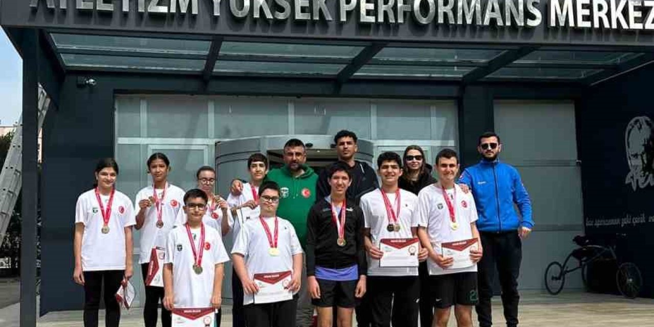 İzmir’den Geçtiler, Konya Yolundalar