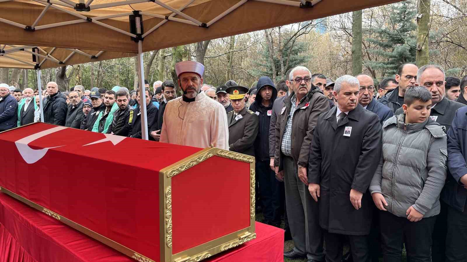 Şehit astsubayın cenazesinde yer ağladı gök ağladı