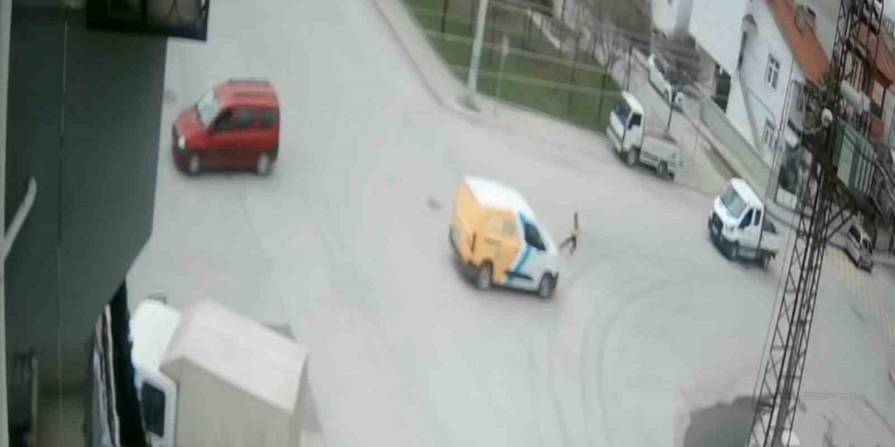 Mucize kurtuluş! Araç çarptı, kalktı koşarak kaçtı