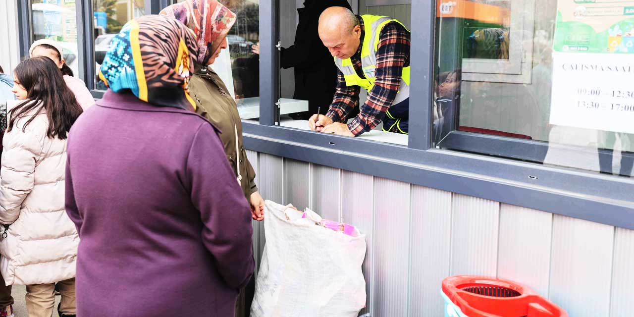 Meram’da Atığını Getiren Kazanıyor! Çevre Kart Dönemi Başladı!