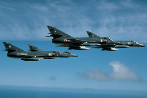 Fransa Kaddafi'yi bombaladı