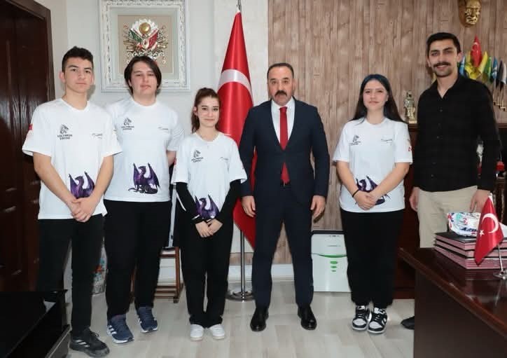 Gençler Aksaray'dan yola çıkıyor