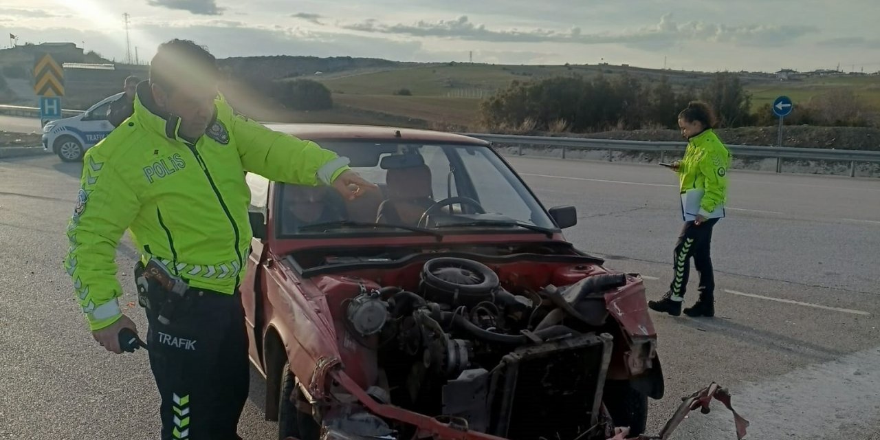 Beyşehir’de otomobil tırla çarpıştı: 2 yaralı