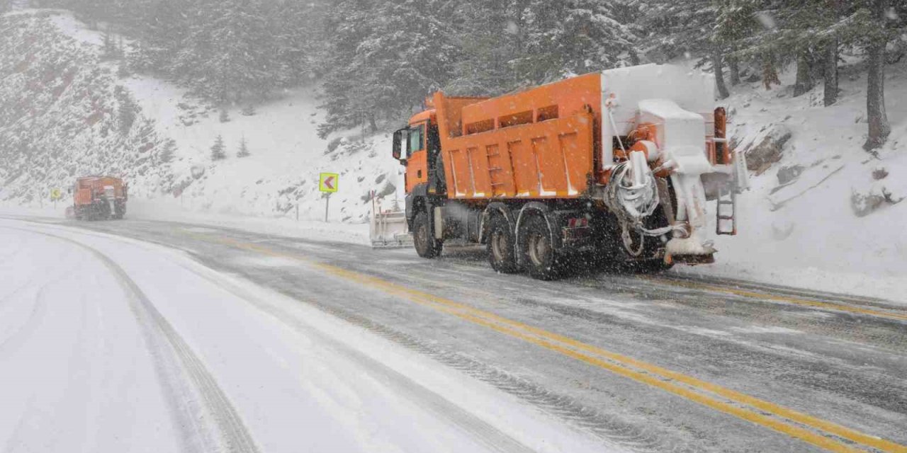Kış Kapıda Değil, Alacabel'de: Kar Kalınlığı 15 Santimetreyi Buldu