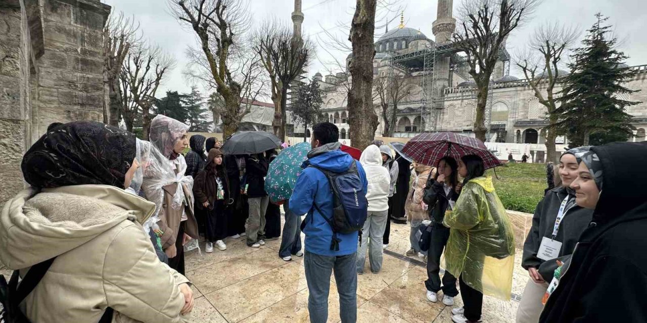 Konyalı Gençlerin İstanbul Rotası: Genç Seyyah Başladı!