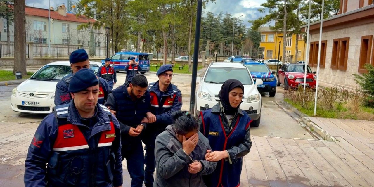 Bohçacı kılığında geldiler, 880 bin TL’lik soygun yaptılar