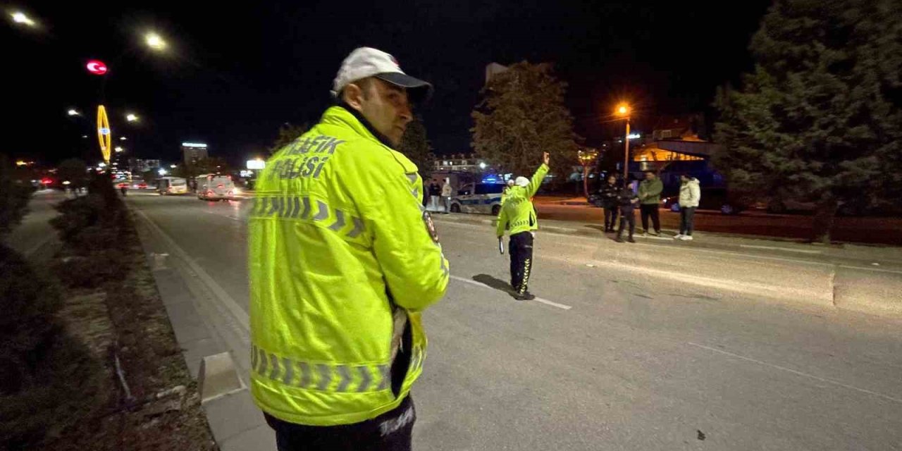 Yurda giden üniversiteli gence araç çarptı