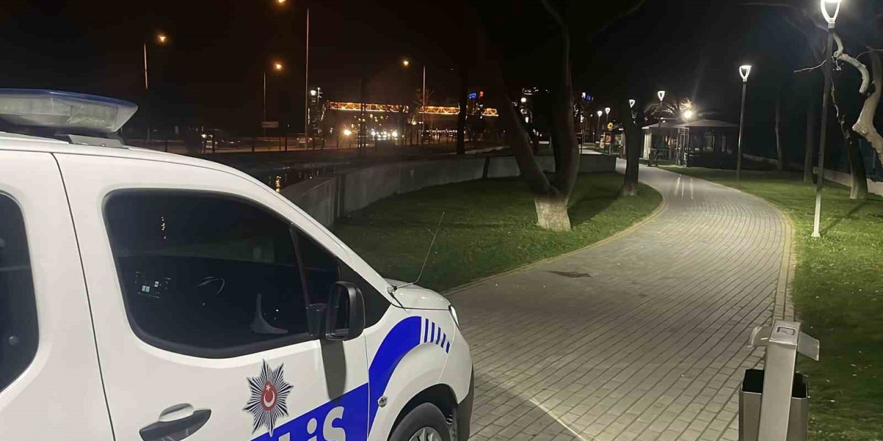 3 Genç Kanlar İçinde Kaldı: Şüpheliler Aranıyor