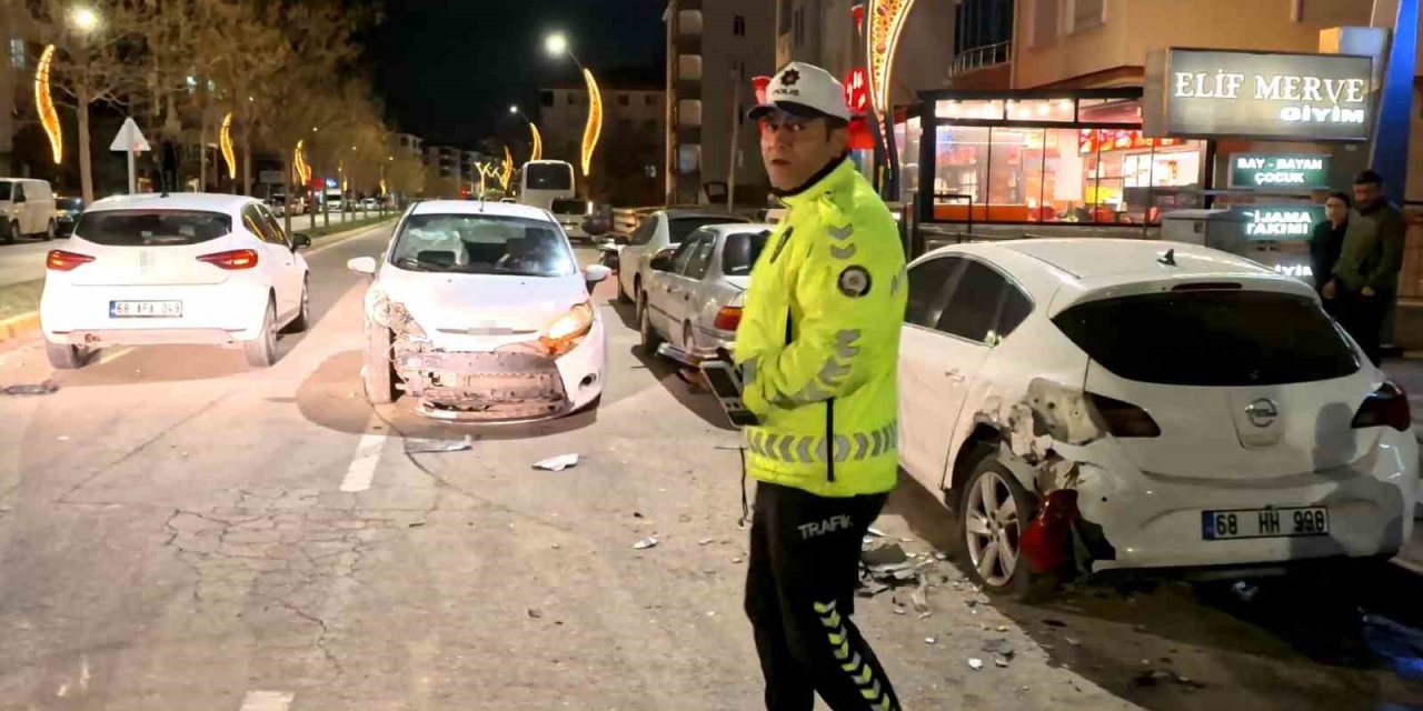 Alkollü halde direksiyona geçti, 3 araca birden çarptı