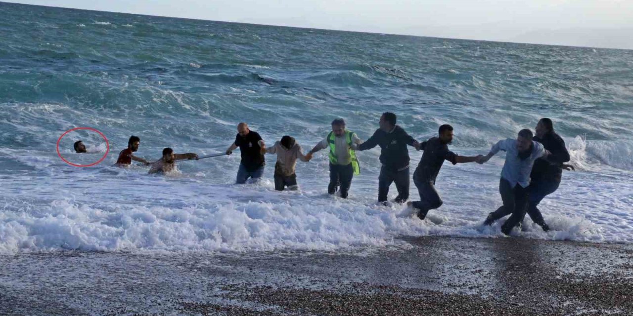 Kardeşini insan zinciriyle kurtardı, kuzen boğuldu