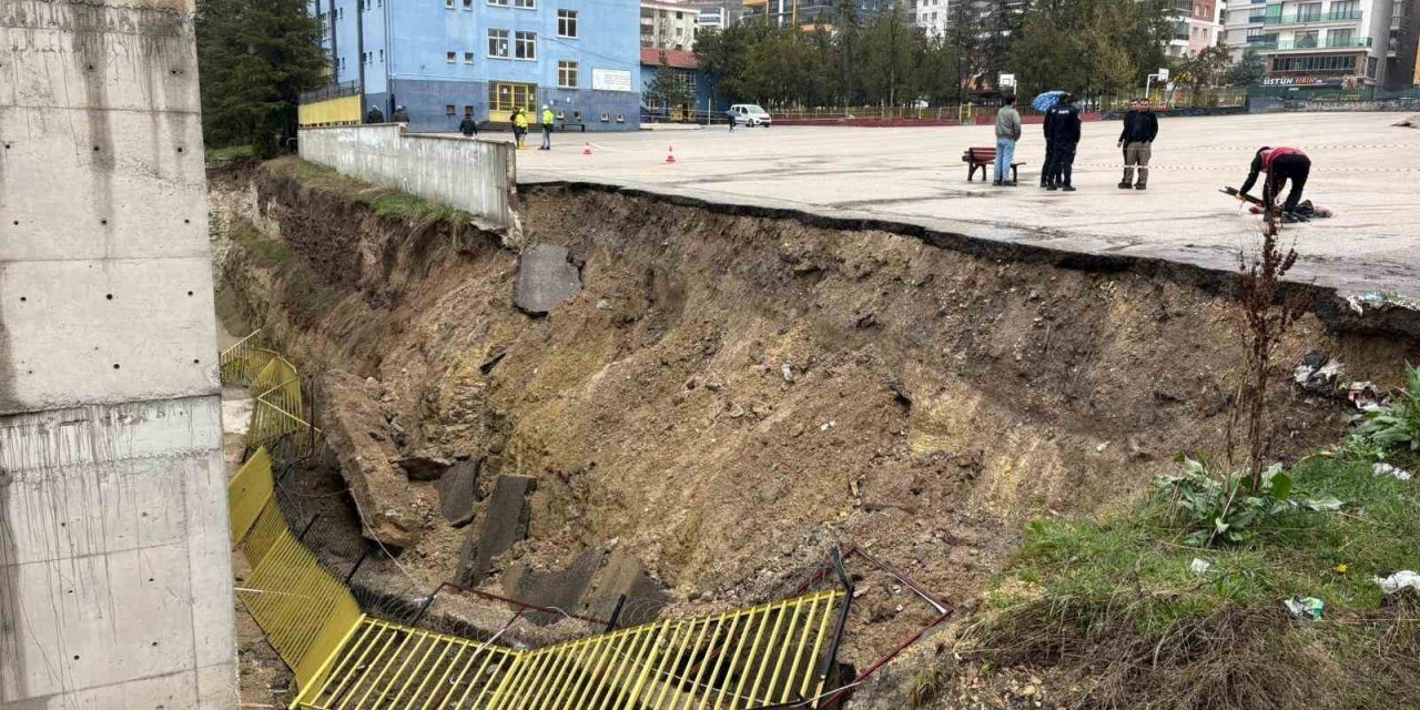 Başkent sağanak yağışa teslim oldu