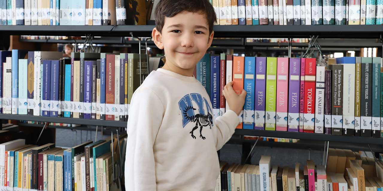 Gelecek Raflar Arasında Yeşeriyor: NEÜ’de Miniklerin Kitap Turu