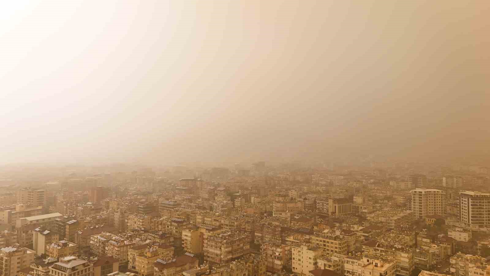 Antalya'ya çamur yağdı