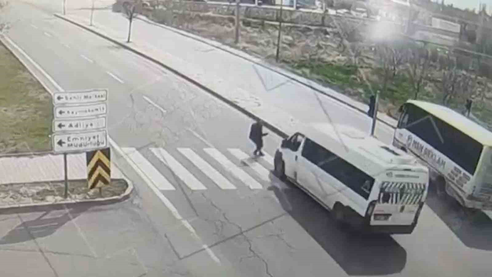 Kendi yoğun bakımda ailesi onun mücadelesinde