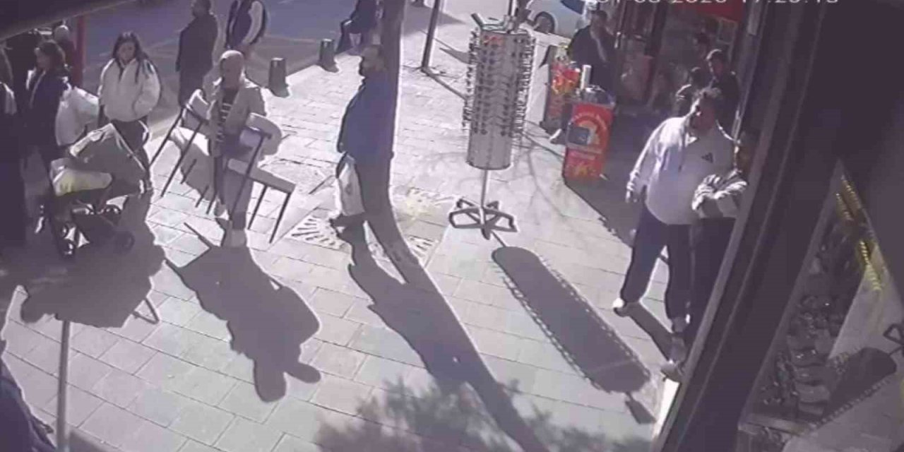 Mağaza önündeki sandalyeleri çalan kadın yakalandı