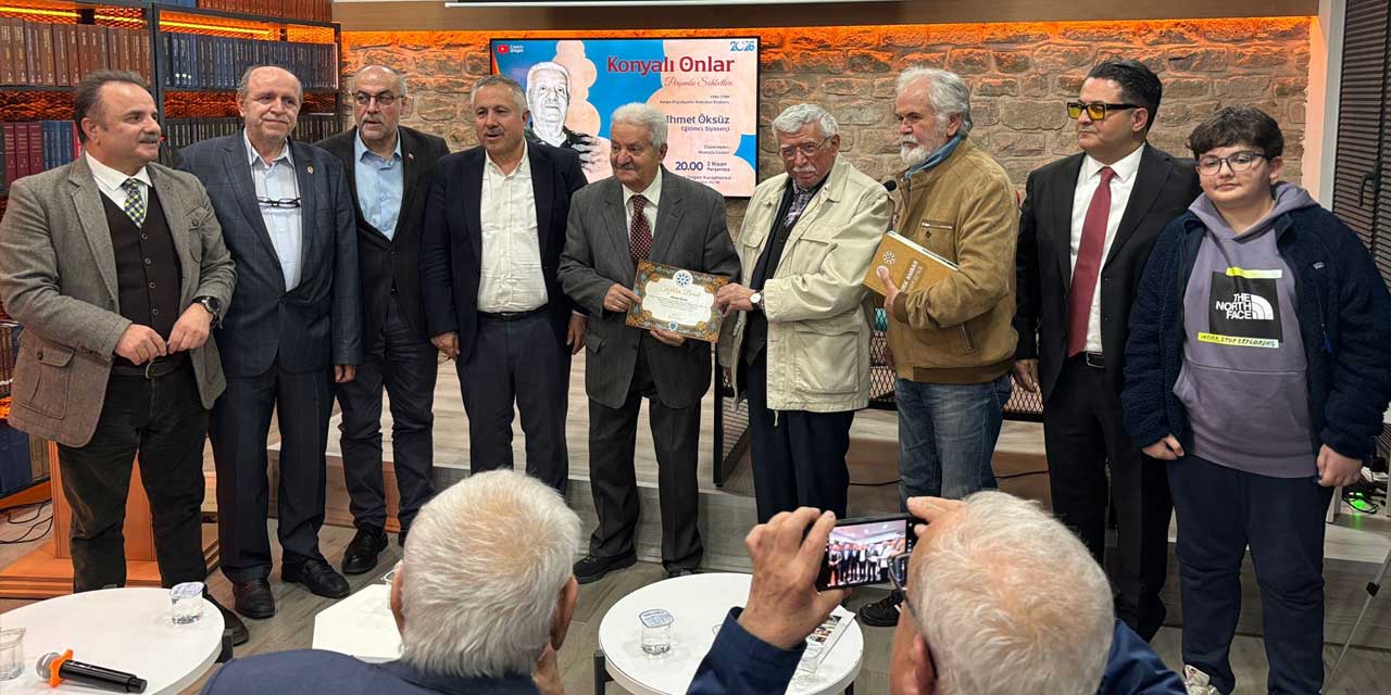 Ahmet Öksüz'den Tarihi İtiraf! "Konyaspor İçin Sahaya Tavuk Saldık!"