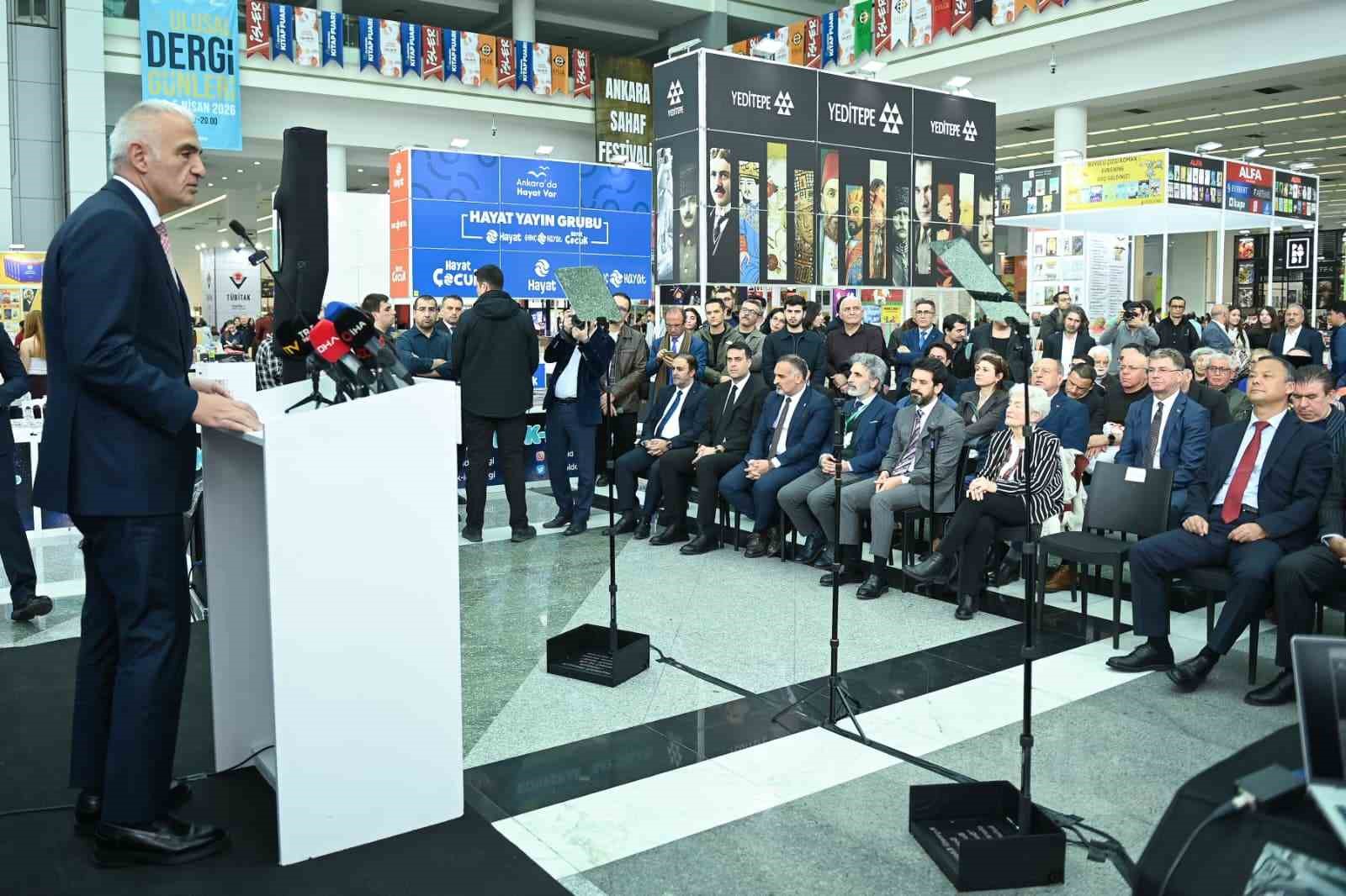 Ankara kitapla buluştu, mesajı Bakan Ersoy verdi