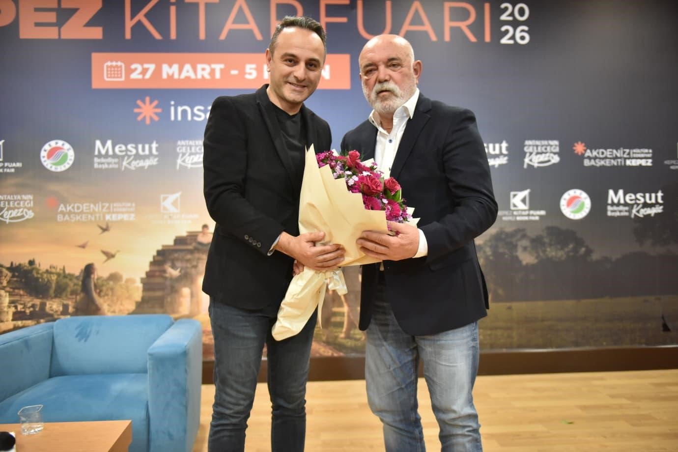 Ercan Kesal Antalya'da kitap imzaladı